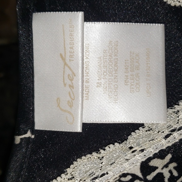 Secret Treasures Night Gown and Robe set - Picture 2 of 4